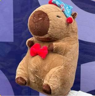 PELUCHE CON MANTA LABUBU Y CAPIBARA